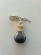 Load image into Gallery viewer, Round Black Car Diffuser