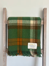 Load image into Gallery viewer, Chateau 100% wool travel rug