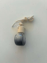 Load image into Gallery viewer, Round Black Car Diffuser
