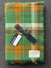 Load image into Gallery viewer, Chateau 100% wool travel rug
