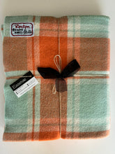 Load image into Gallery viewer, Roslyn Pure NZ Wool KING SINGLE Blanket
