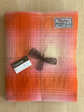 Load image into Gallery viewer, Roslyn Pure NZ Wool SINGLE Blanket
