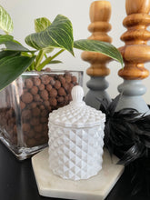 Load image into Gallery viewer, Gloss White Baby Geo 120ml Soy Candle
